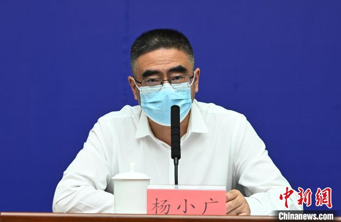 成都市政府副秘書長、市衛(wèi)健委主任楊小廣?！“苍?攝