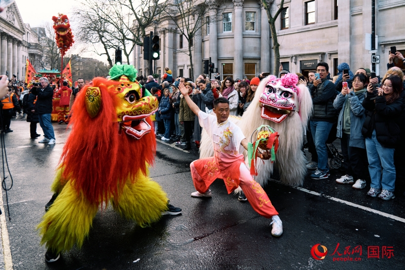 倫敦新春慶典現(xiàn)場。人民網(wǎng) 郭錦標(biāo)、楊浩鵬攝