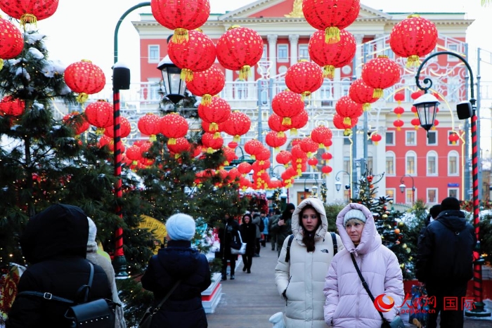 俄羅斯民眾在活動現(xiàn)場參觀游玩。人民網(wǎng)記者 隋鑫攝