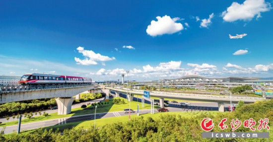 　　根據(jù)《實(shí)施意見》，長沙將建設(shè)聯(lián)通世界的航空樞紐，打造輻射全國的鐵路樞紐，深化綜合交通協(xié)調(diào)機(jī)制。    資料圖片