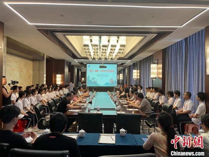 閩臺古琴技藝培訓交流活動同步舉行?！∪~國寶 攝