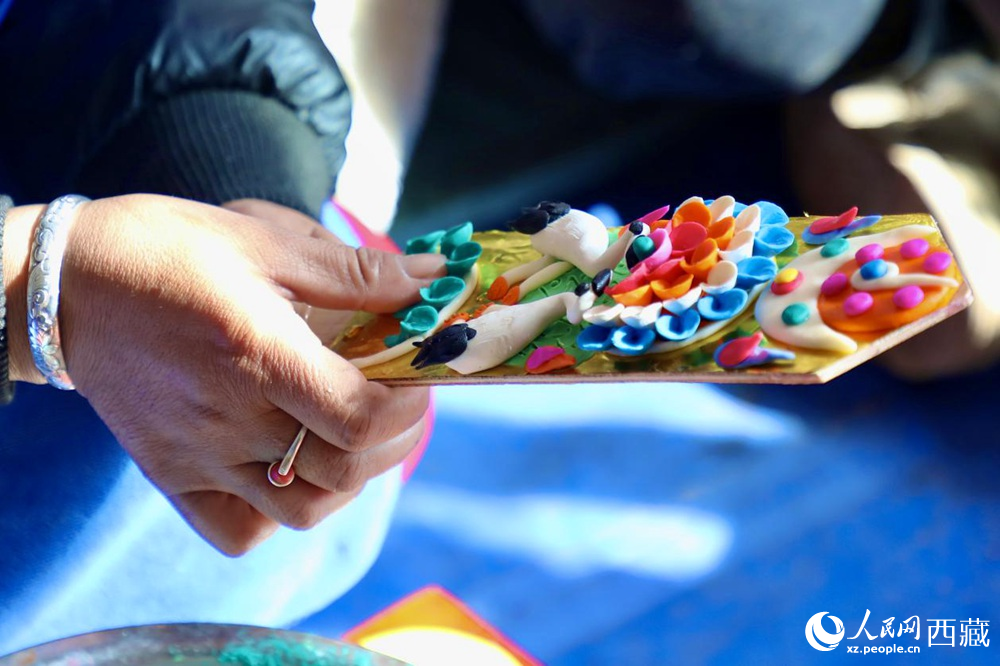 為酥油花點(diǎn)綴圖案。