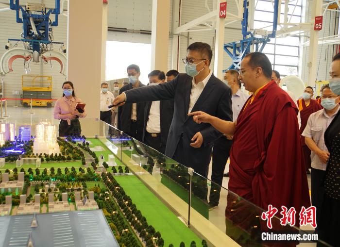5月11日，班禪參觀中航商用航空發(fā)動機有限責任公司。<a target='_blank' ><p  align=