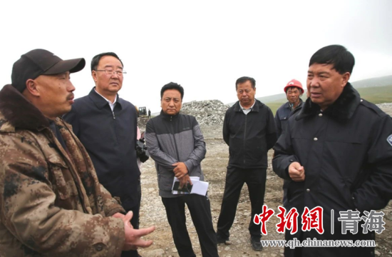 圖為黃南州有關領導現場踏勘、督導生態(tài)環(huán)保責任落實情況現場。黃宣攝