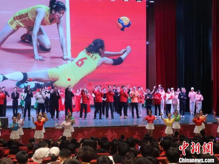 2023年全國青少年女排集訓閉幕式現(xiàn)場?！√旖蝮w育學院供圖