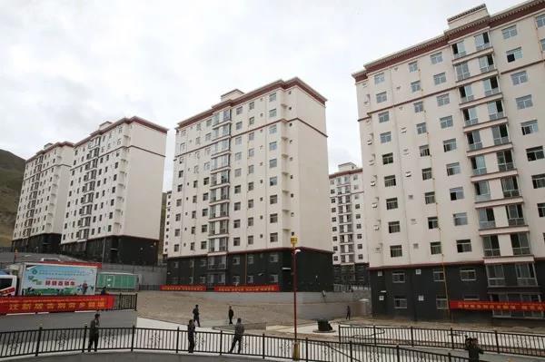 圖為修建一新的柳梧新區(qū)康樂小區(qū)一角。圖片來源：中國西藏新聞網(wǎng) 攝影：姚海全