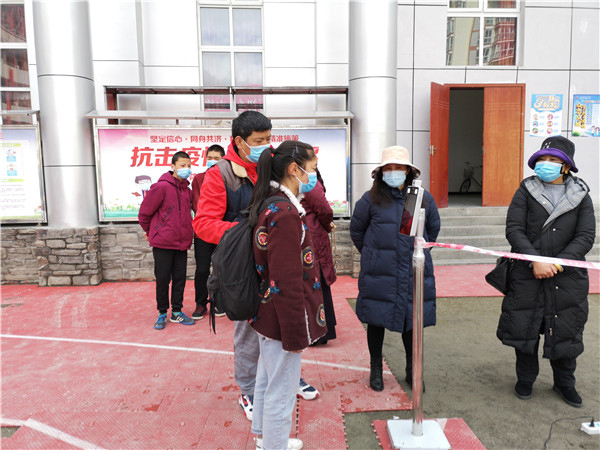 圖片默認標題_fororder_1、學(xué)生排隊進入校園-攝影-左斌