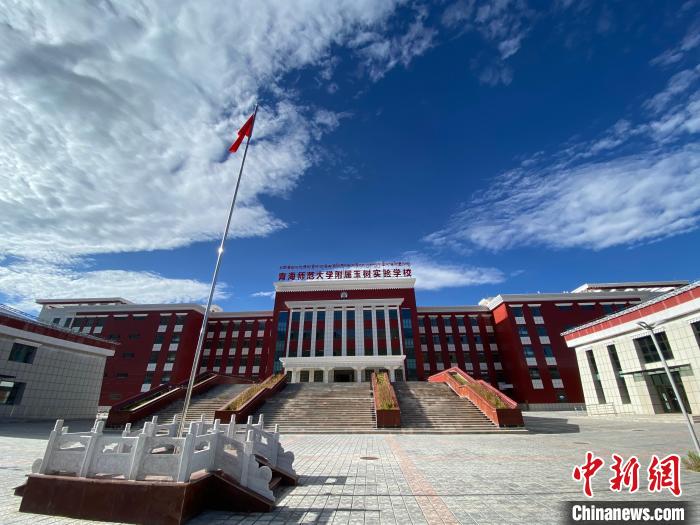 瀾滄江畔開(kāi)出“教育格桑花”：現(xiàn)代教育和生態(tài)教育并重