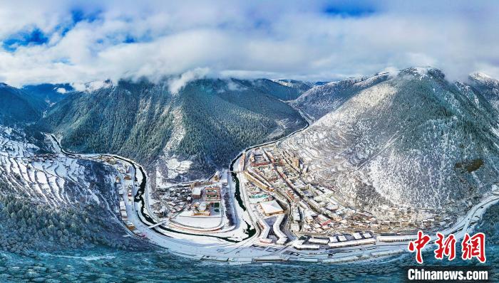壤塘的雪后美景?！∪捞量h融媒體中心供圖