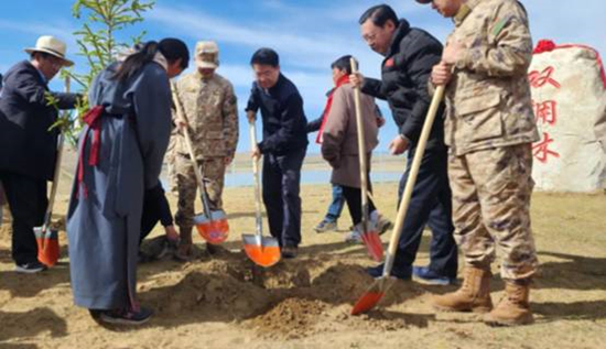 保護黃河干支流域生態(tài)，軍地共建“雙擁林”防護帶。四川省退役軍人事務(wù)廳供圖