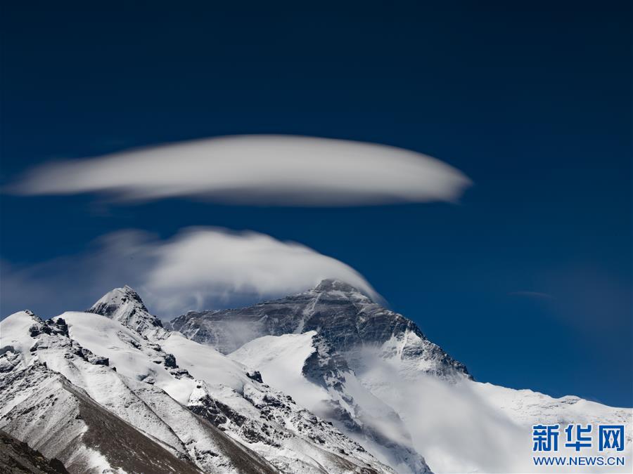 （2020珠峰高程測量·新華視界）（19）看珠峰云卷云舒 觀巔峰千姿百態(tài)
