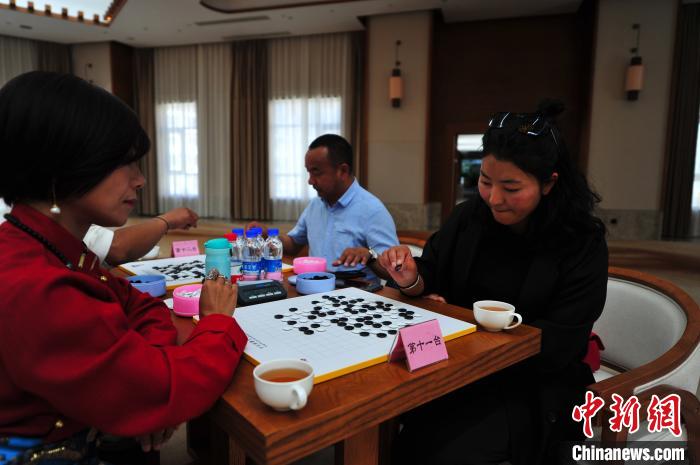圖為參賽女選手在比賽中?！垈?攝