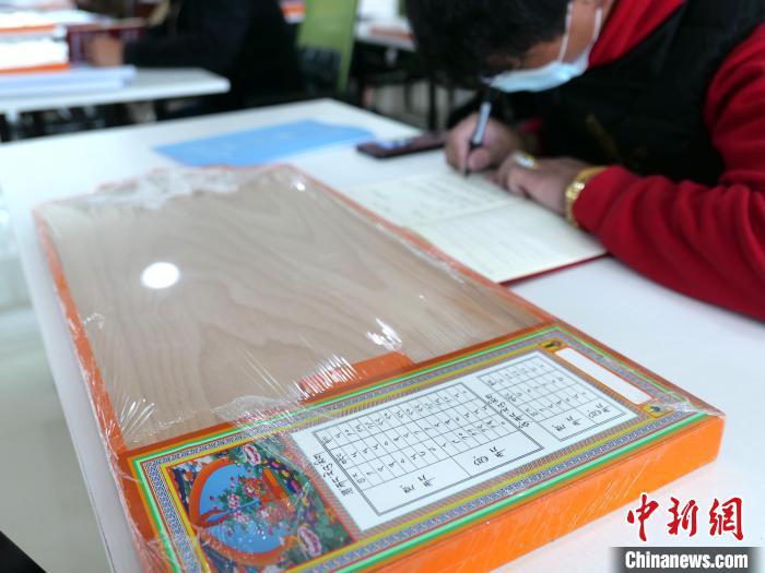 圖為天文歷算計(jì)算工具?！≈x牧 攝