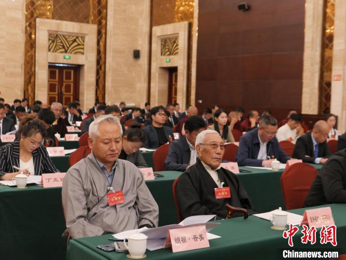 圖為西藏自治區(qū)各族各界慶祝中國(guó)共產(chǎn)黨成立100周年座談會(huì)現(xiàn)場(chǎng)。　謝牧 攝
