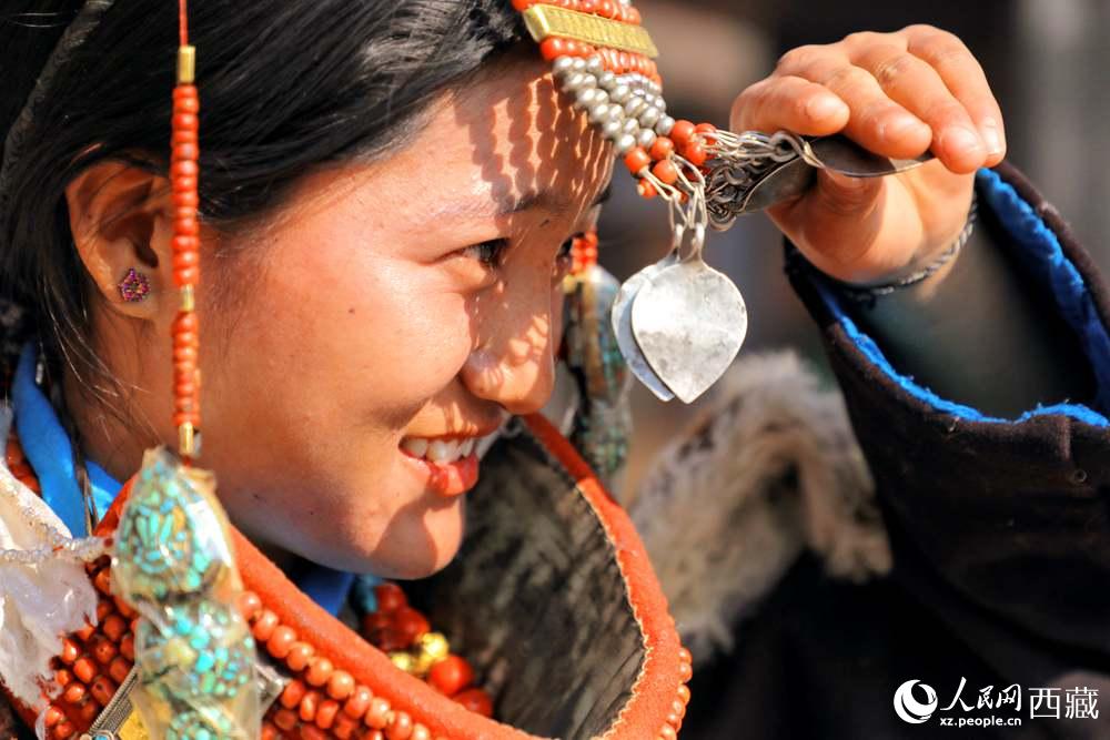 撩起“神秘面紗”。人民網(wǎng) 李海霞