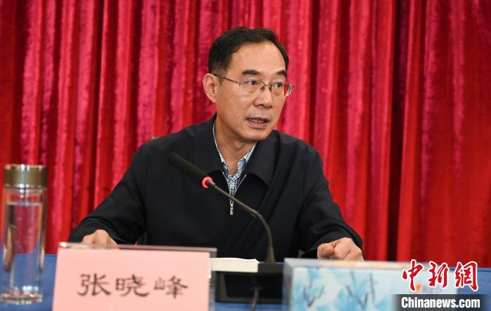 圖為西藏自治區(qū)黨委宣傳部副部長、西藏廣播電視臺黨組書記張曉峰致辭。　趙朗 攝