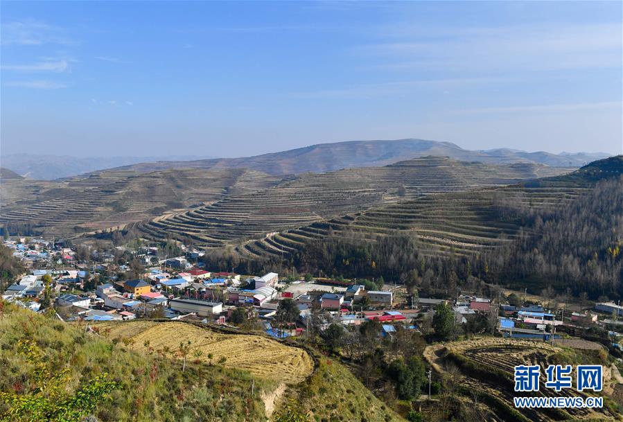 （全面建成小康社會(huì)“百城千縣萬村調(diào)研行”·圖文互動(dòng)）（1）青?？柎澹骸肮夤鞔濉钡娜A麗轉(zhuǎn)身