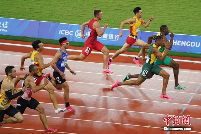 8月2日，第31屆世界大學生夏季運動會男子100米決賽在四川成都舉行，牙買加選手GOLDSON Kadrian dwayne(右一)以10秒04奪得男子百米冠軍。<a target='_blank' href='/'><p  align=